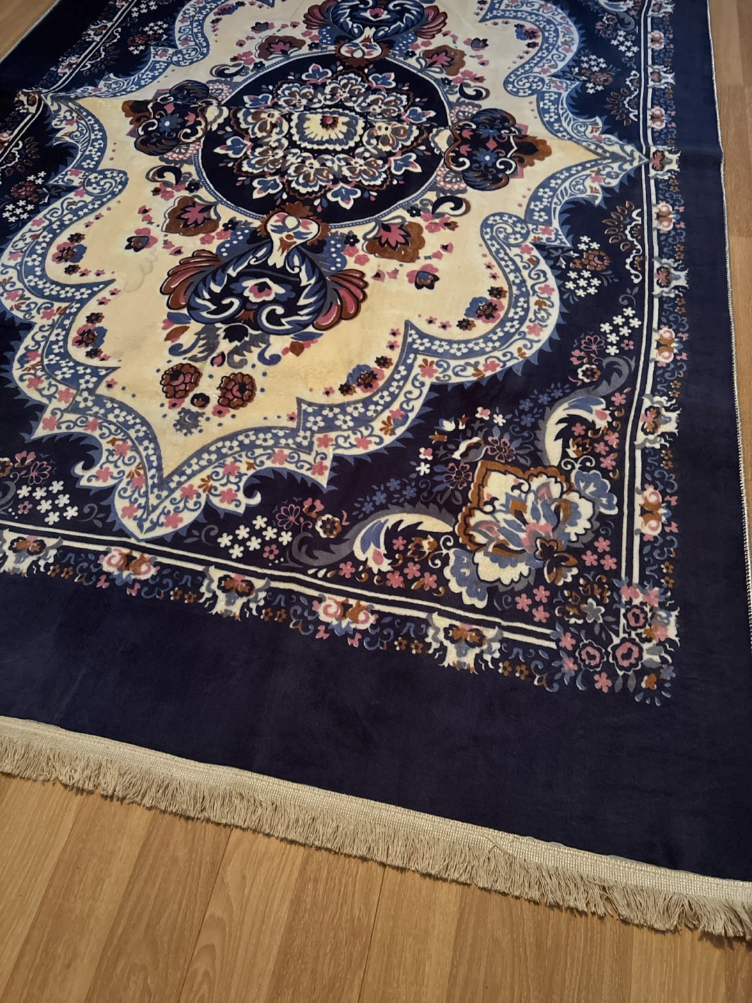 Traditional Style Area Rug - photo 2