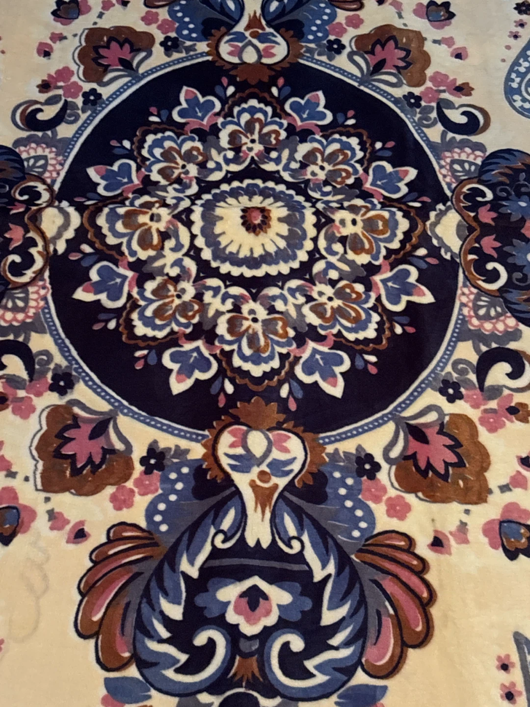 Traditional Style Area Rug - photo 3