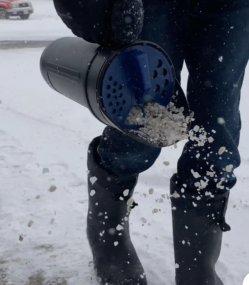 Chapin 8740A All-Season Hand Shaker Spreader - photo 5