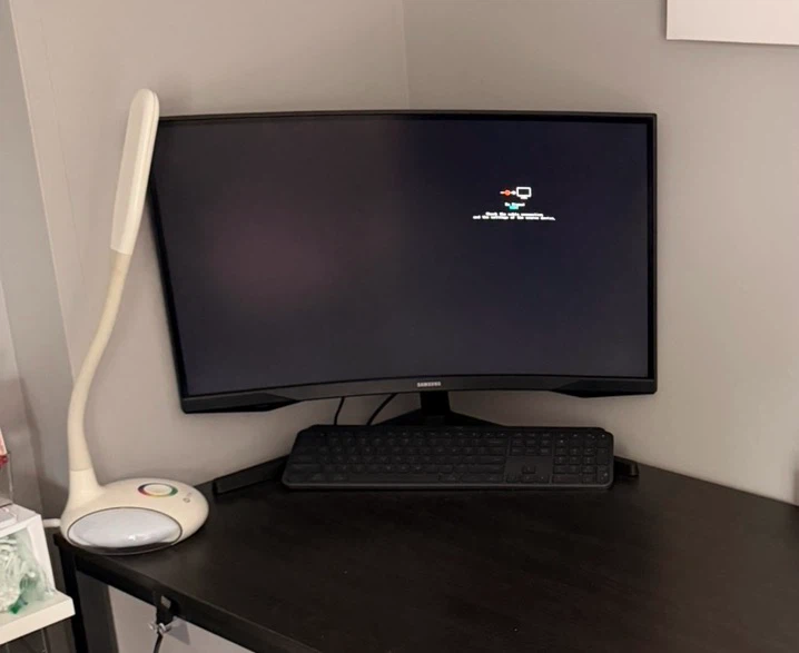 Samsung Odyssey 27 inch Curved Gaming Monitor 165hz
