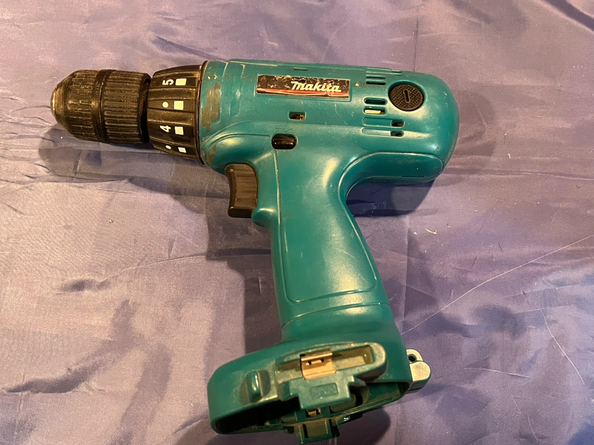 Makita 6233D Cordless Drill