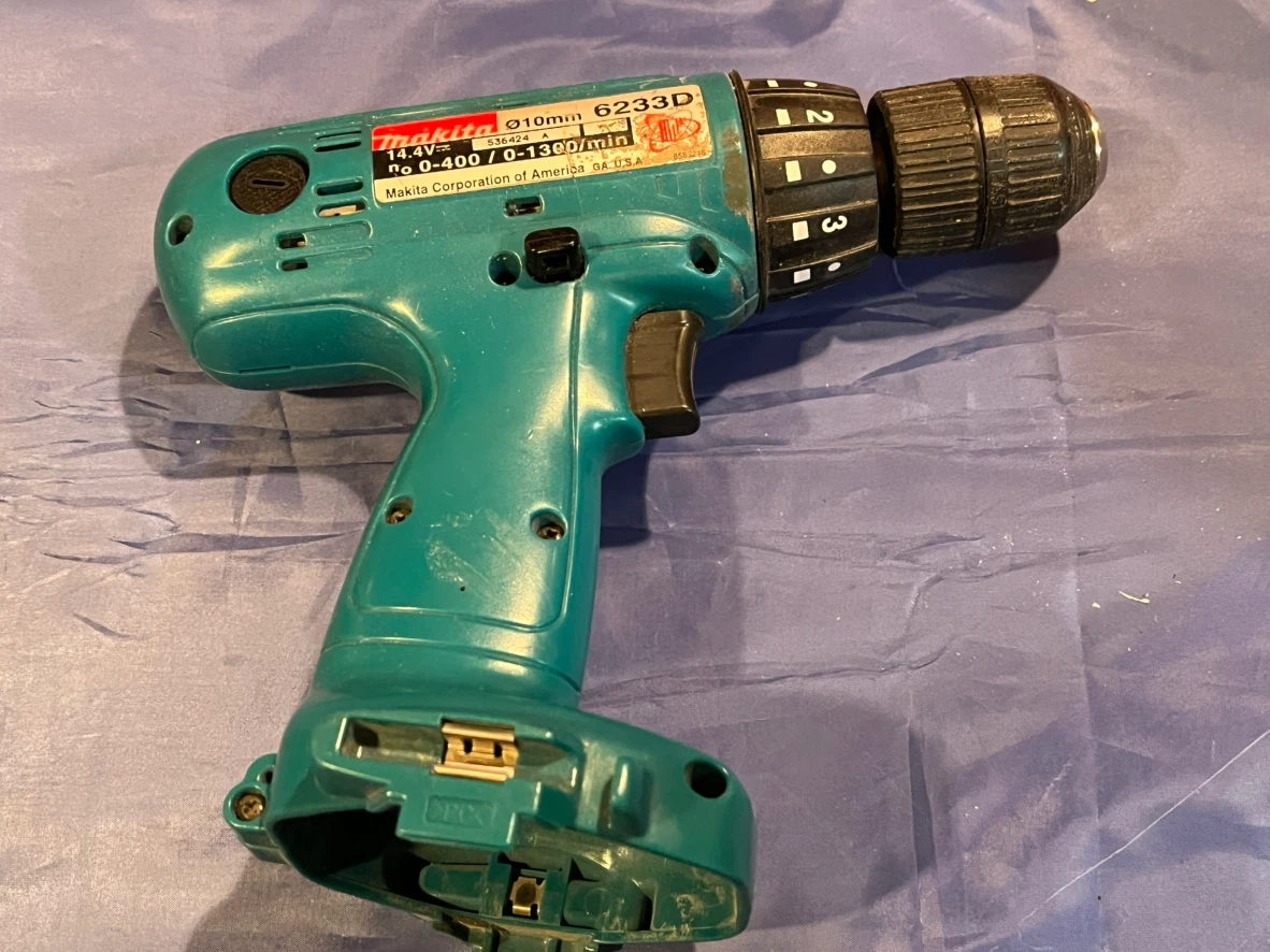 Makita 6233D Cordless Drill - photo 2