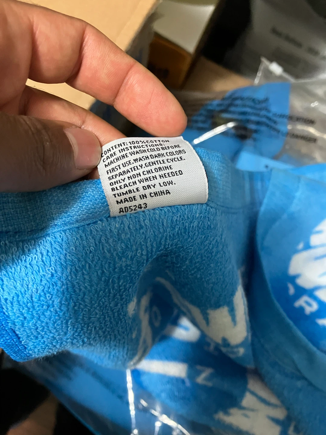 Lot of Cwench Sports Towels - photo 4
