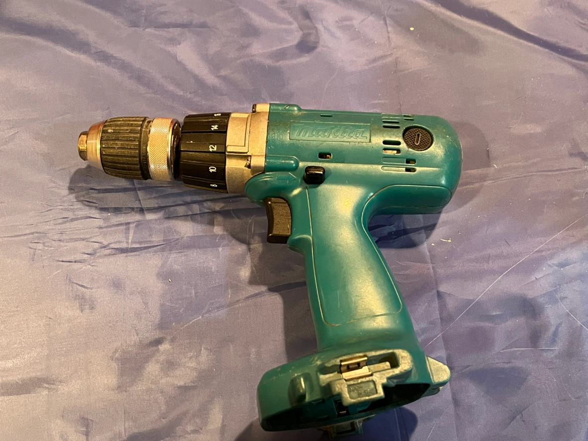 Makita 6336D Cordless Drill - photo 2