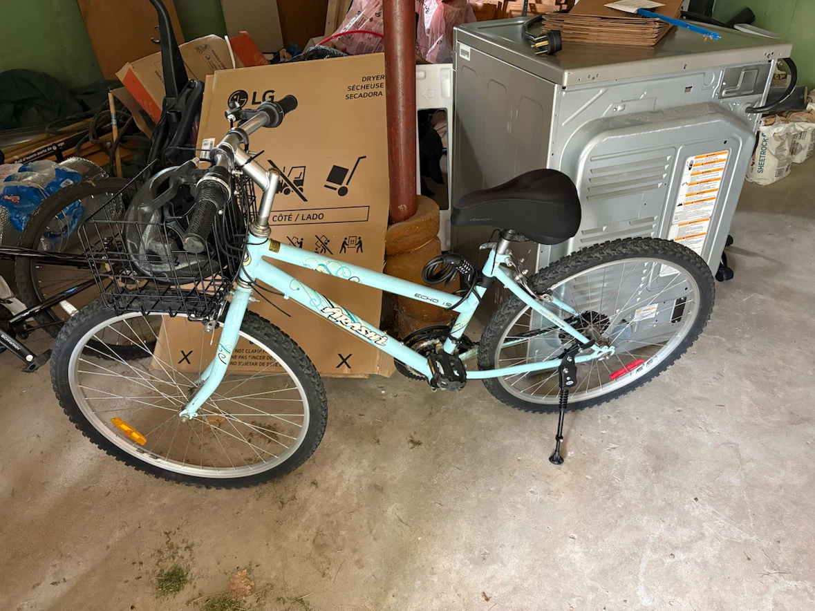26in bike with lock, basket, and kickstand