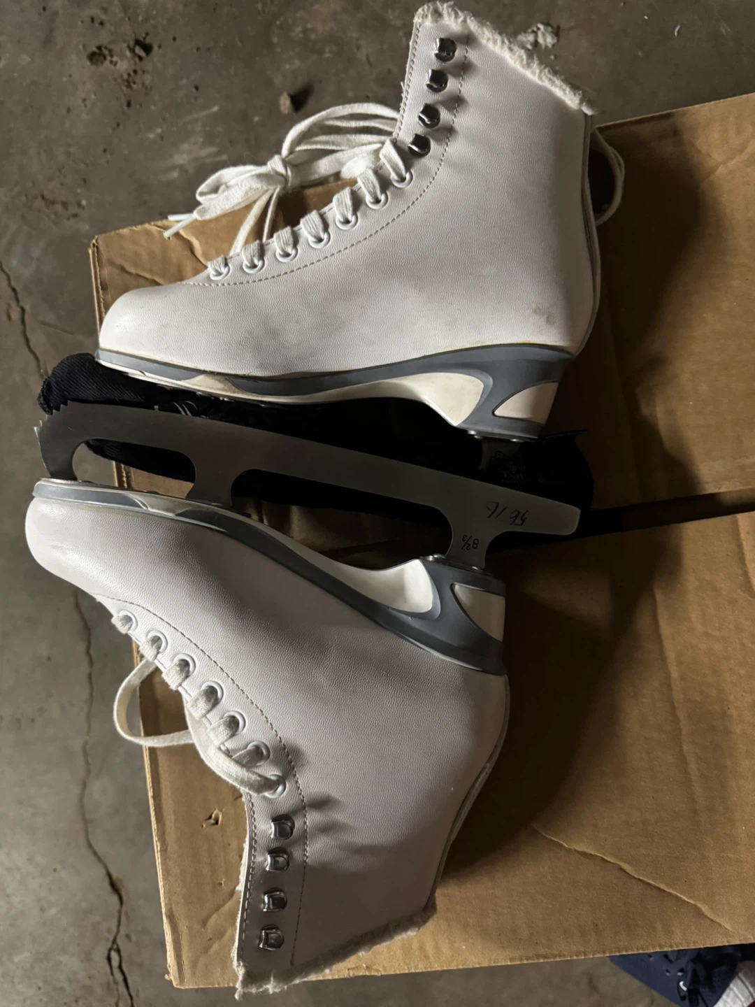 Figure Skates - Size 4 - photo 2