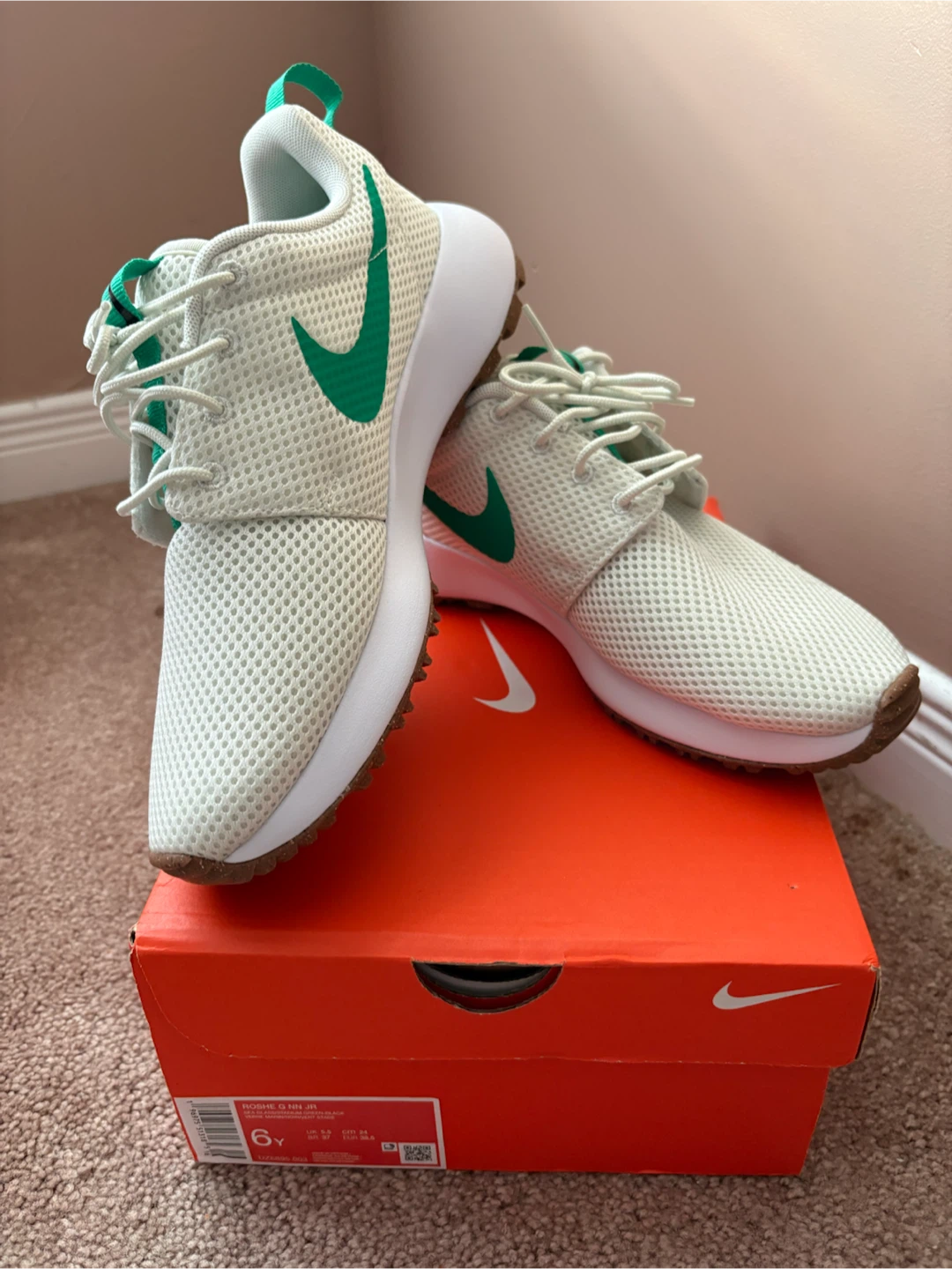 NEW, Nike Youth Roshe 2 sneakers, size 6. - photo 2