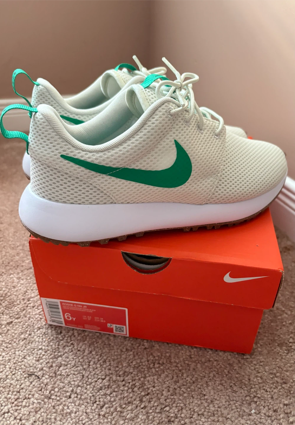NEW, Nike Youth Roshe 2 sneakers, size 6. - photo 3