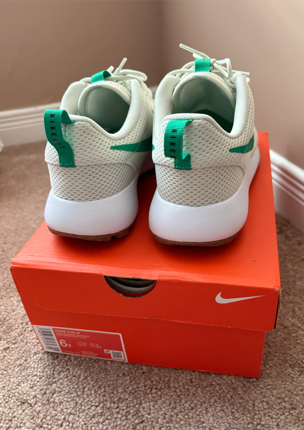 NEW, Nike Youth Roshe 2 sneakers, size 6. - photo 4