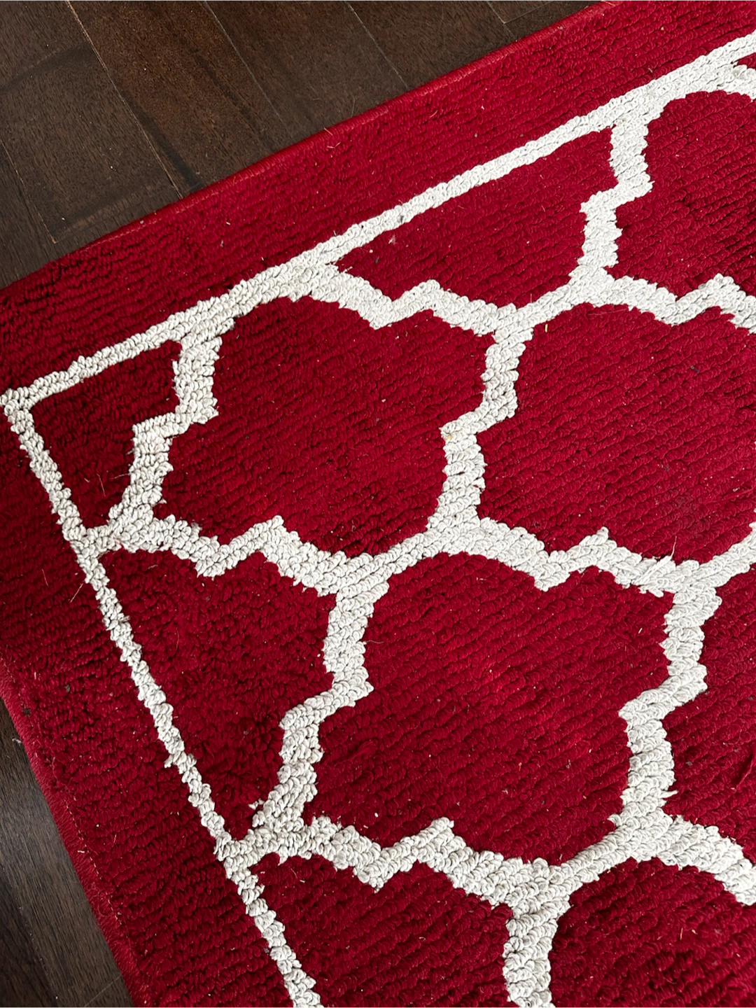 A beautiful red and off white carpet - photo 4