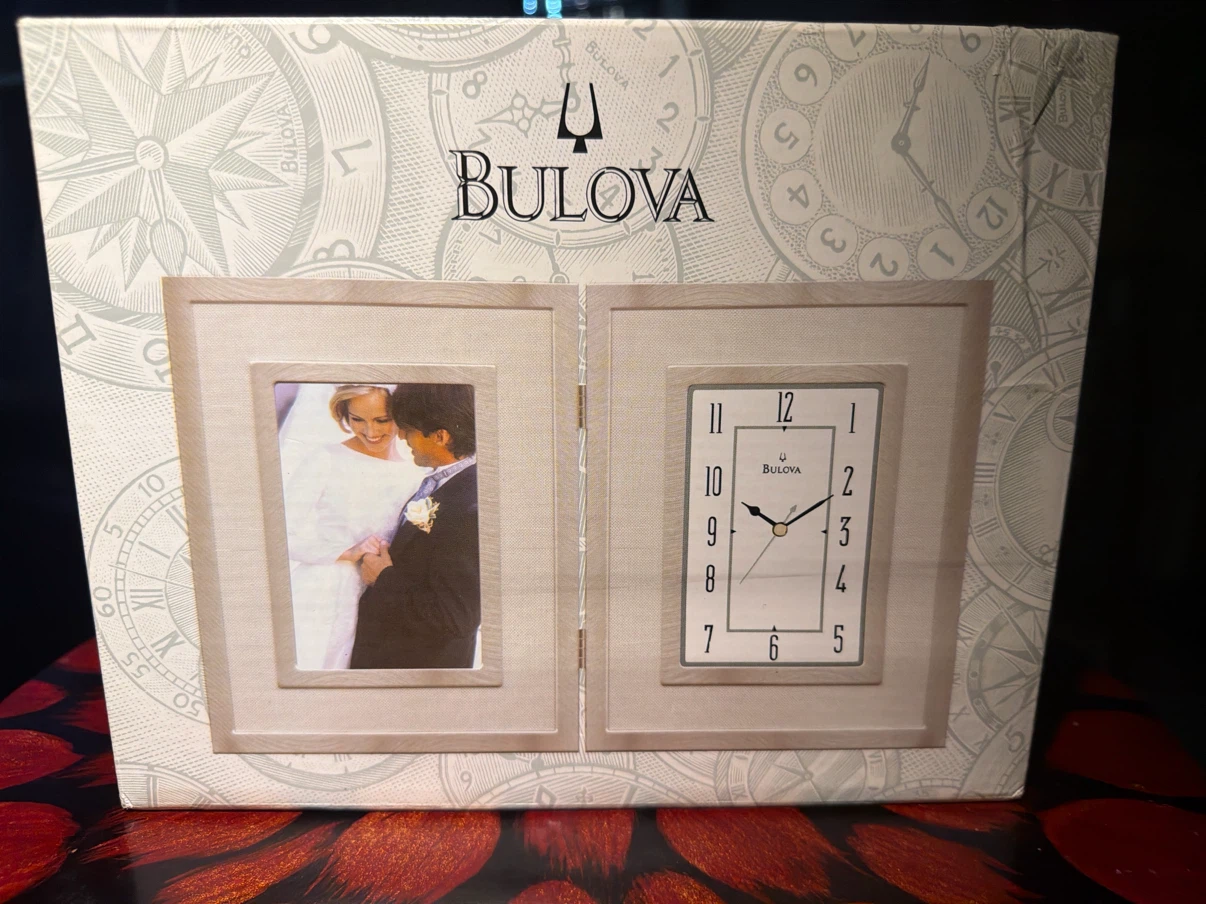 Bulova B1238 Carlson Photo Frame & Clock