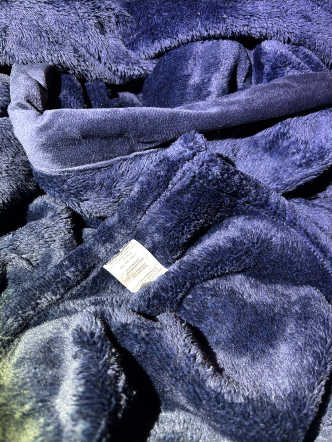 NWOT Kirkland Queen Plush Blanket