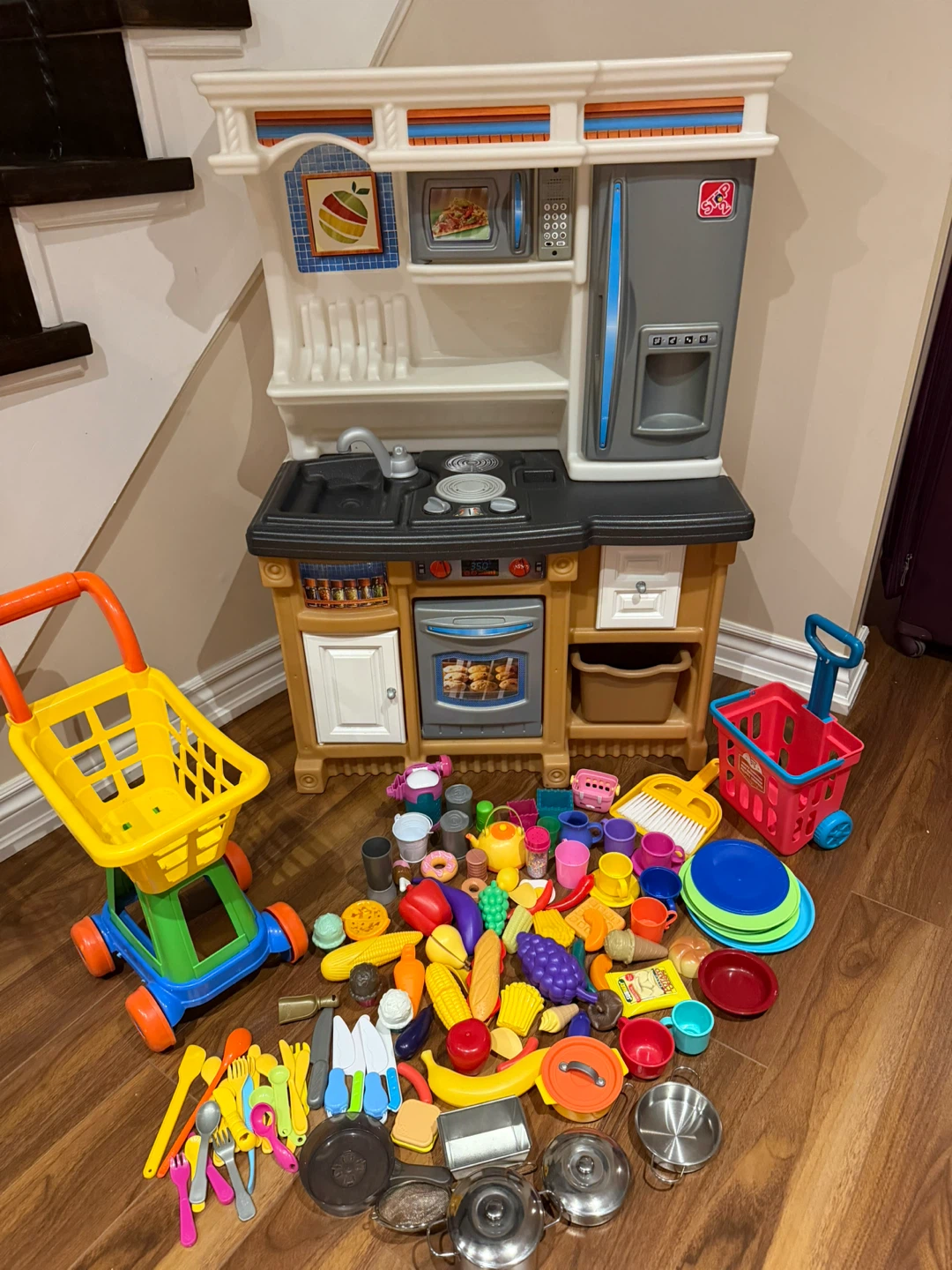 Step2 kids play kitchen, shopping cart, lots of accessories !