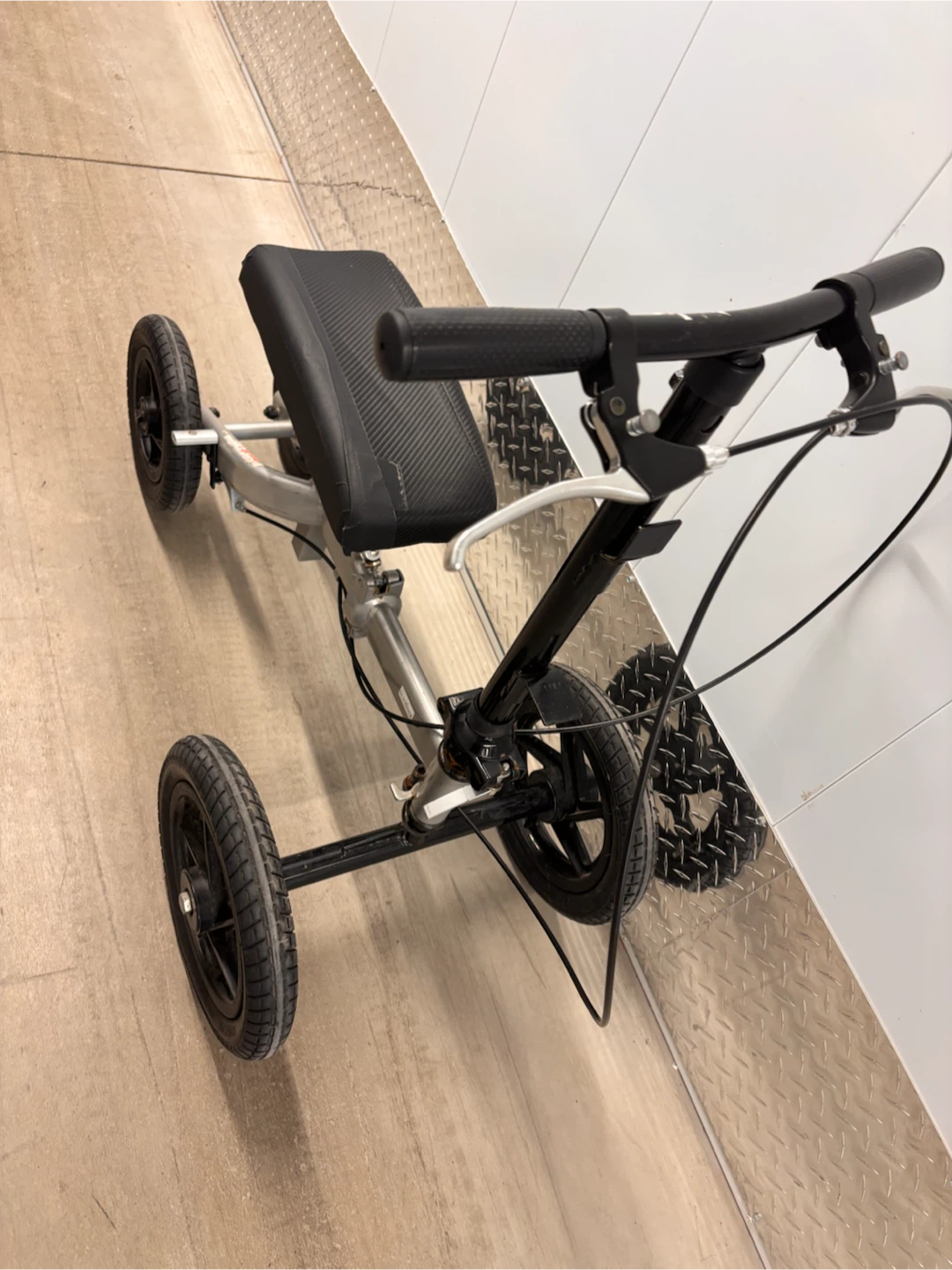 Knee Scooter Walker