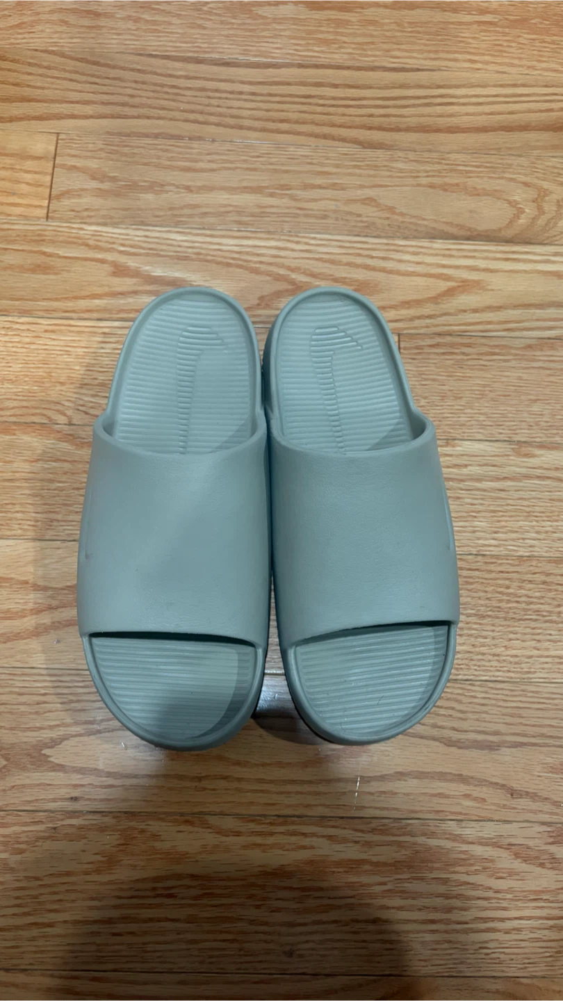 Nike Calm Slides