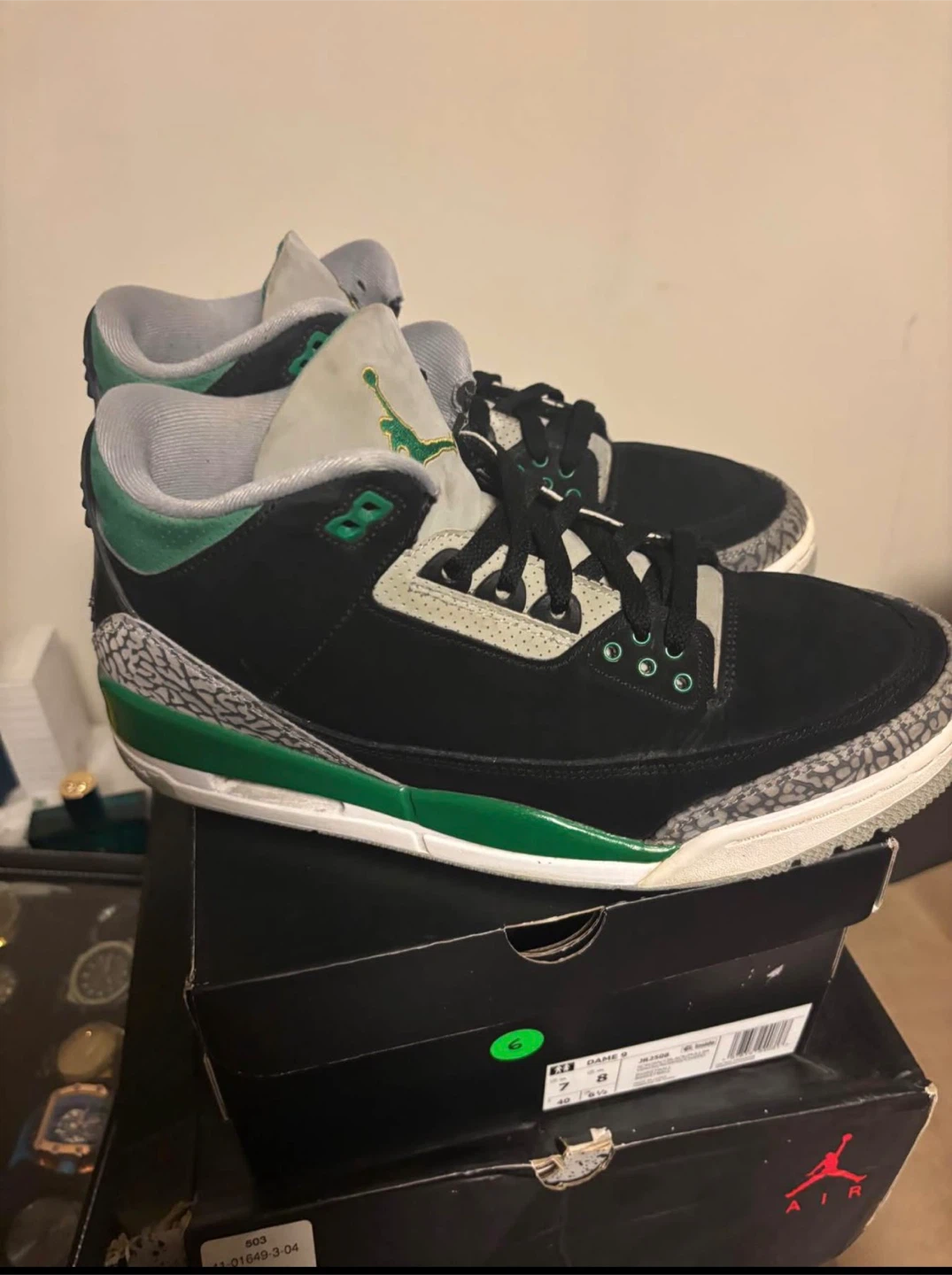 Air Jordan 3 Retro Pine Green Sneakers