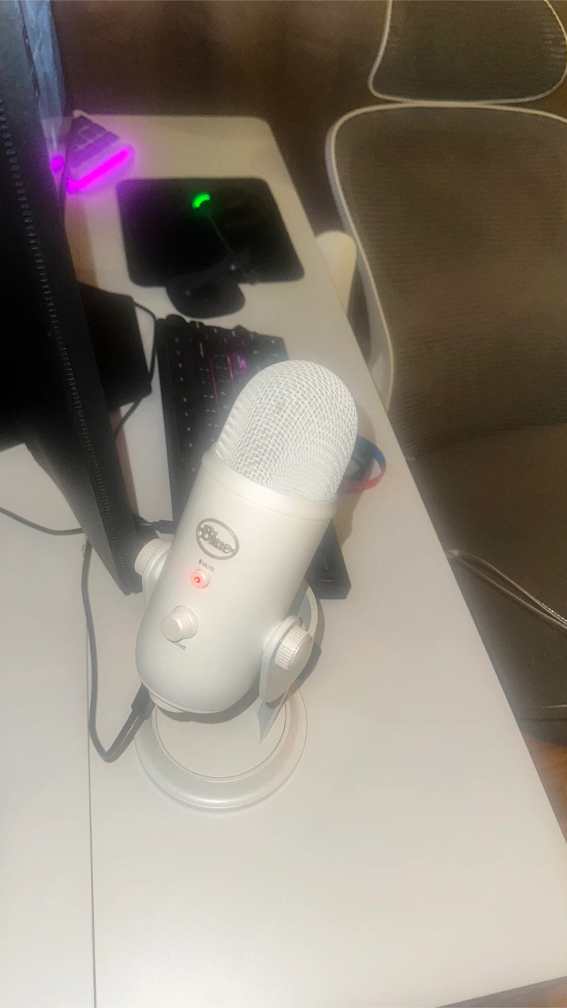 White Logitech Blue Yeti USB Microphone - photo 2
