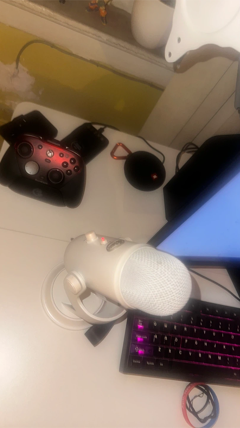 White Logitech Blue Yeti USB Microphone - photo 3