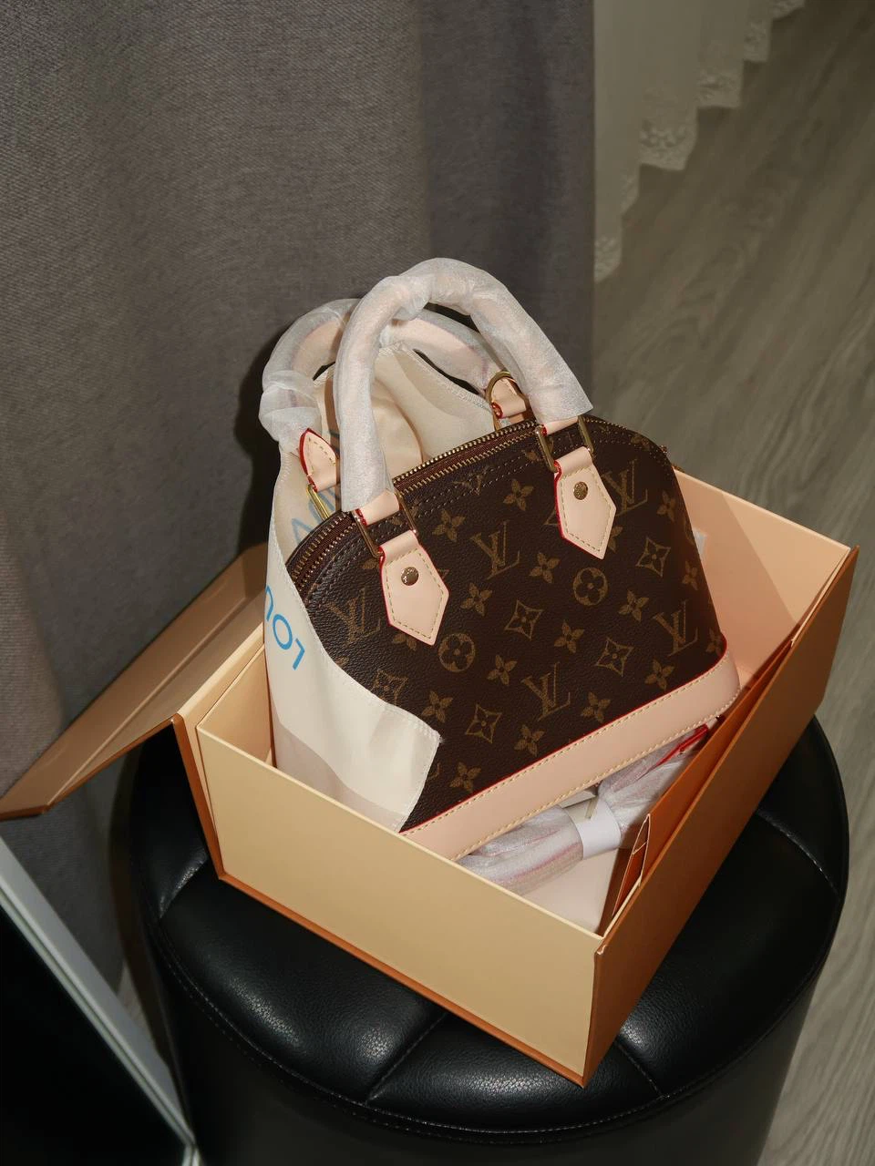 Louis Vuitton Alma BB Monogram Handbag - photo 4