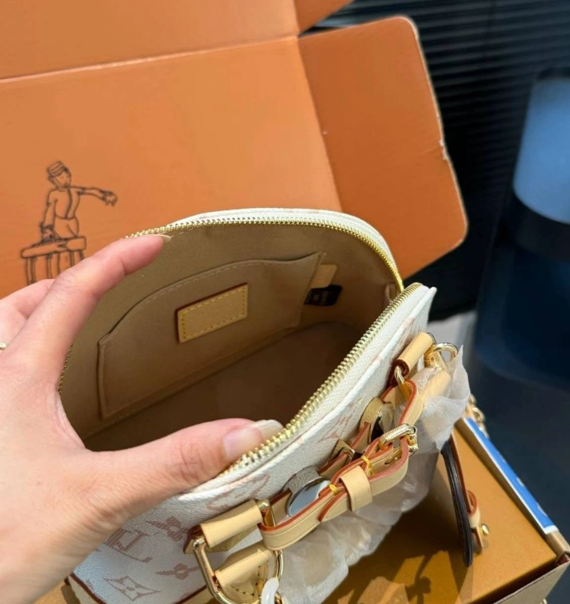 Louis Vuitton Alma BB handbag - photo 2