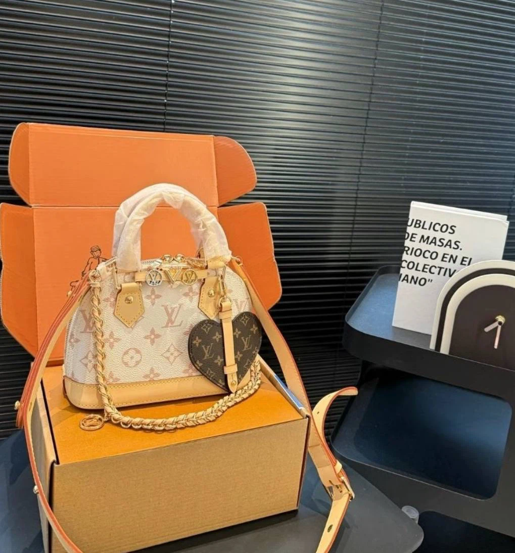 Louis Vuitton Alma BB handbag - photo 4