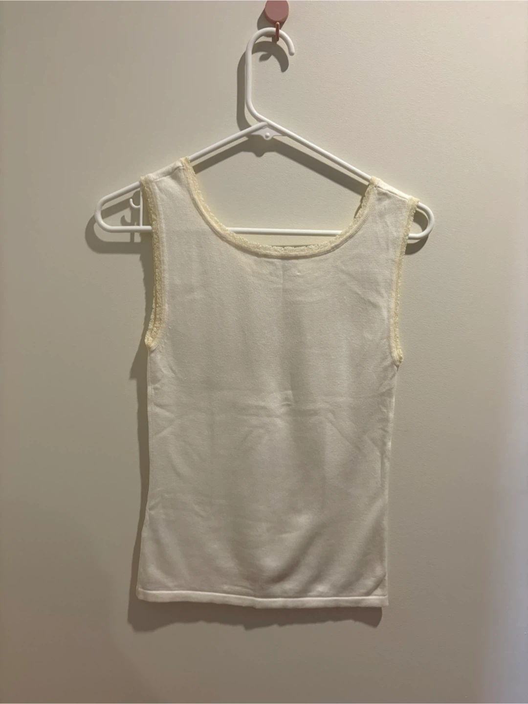 Cream Sleeveless Knit Top with Lace Trim - photo 2
