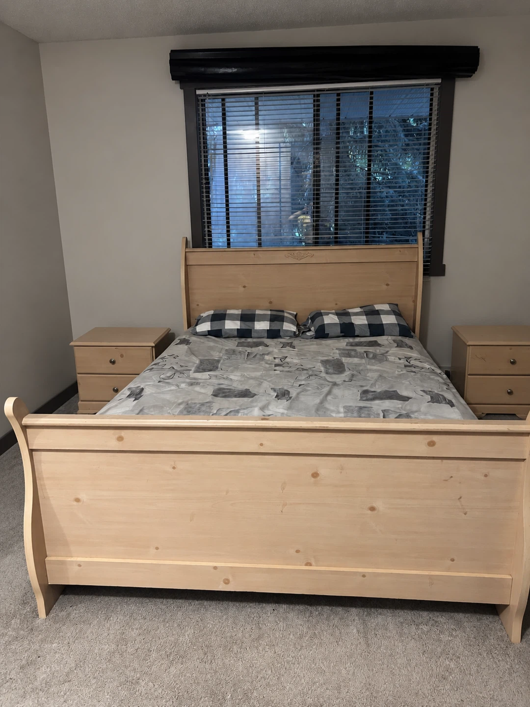 Solid Wood Bedroom Set - photo 2