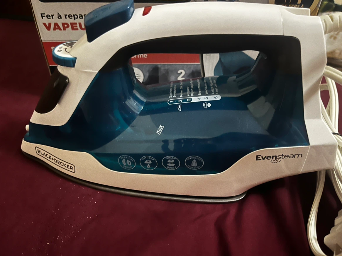 BLACK+DECKER Easy Steam Compact Iron