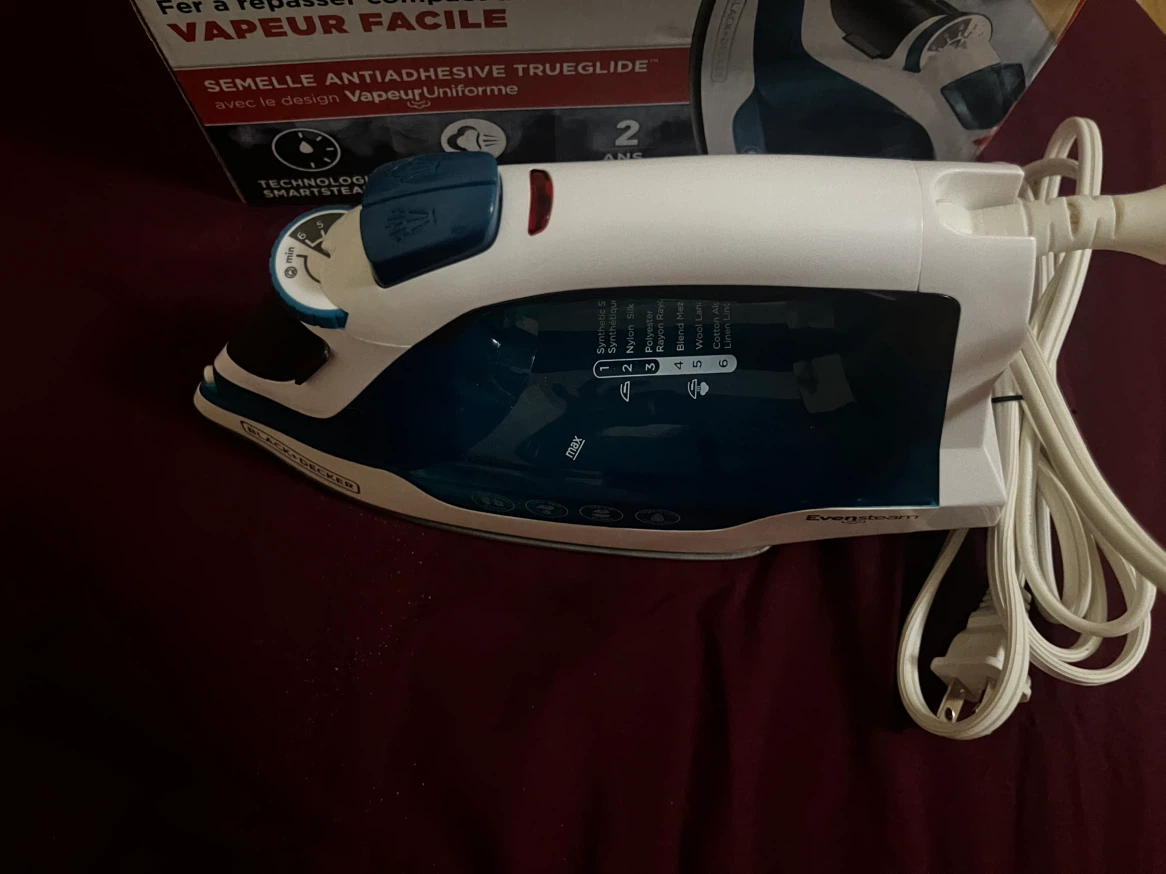 BLACK+DECKER Easy Steam Compact Iron - photo 2