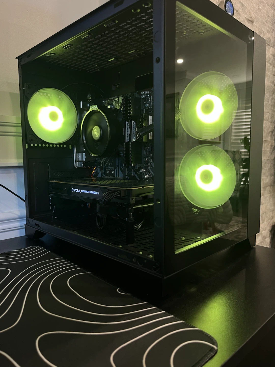Custom Fish Tank Gaming PC - photo 4
