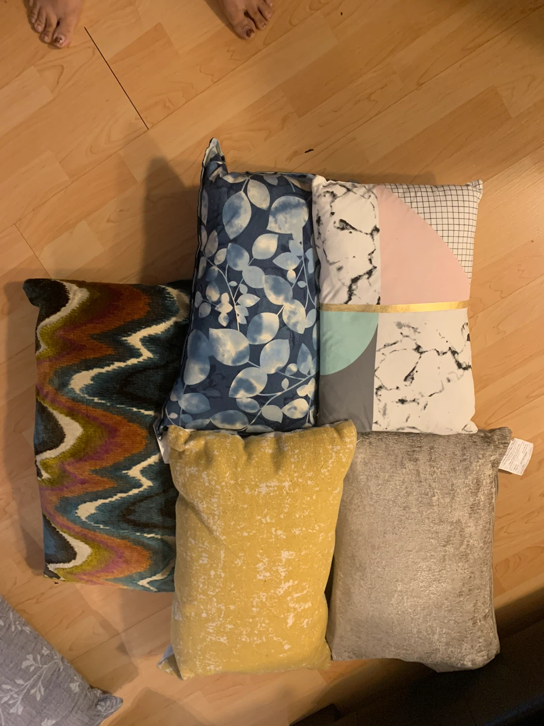 Set of 5 Decorative Throw Pillows 15$ for all