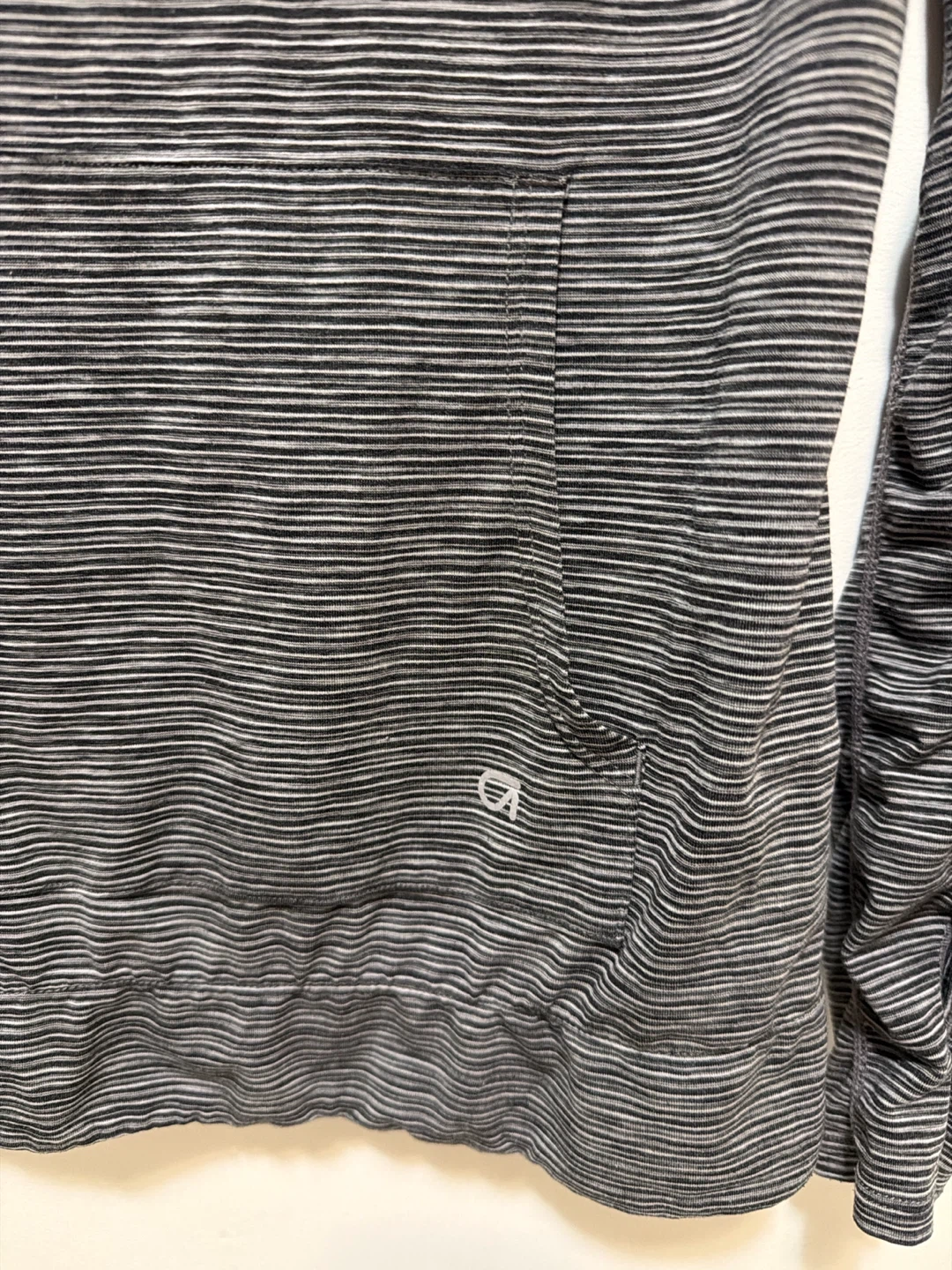 GapFit Striped Hoodie - photo 2