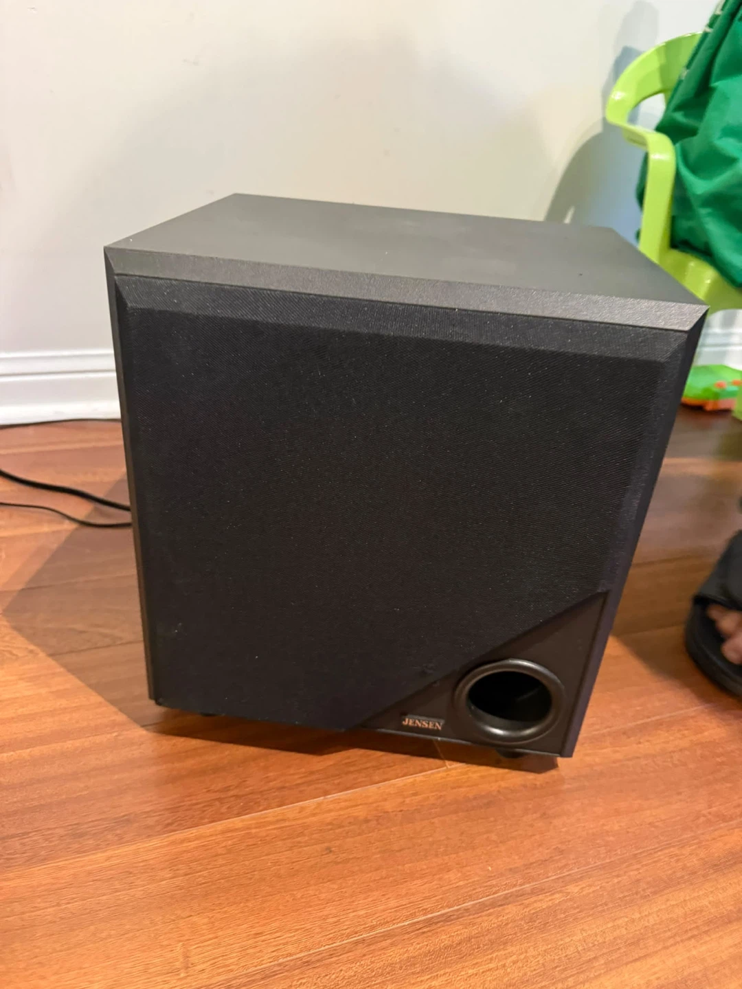Jensen Powered Subwoofer - photo 2