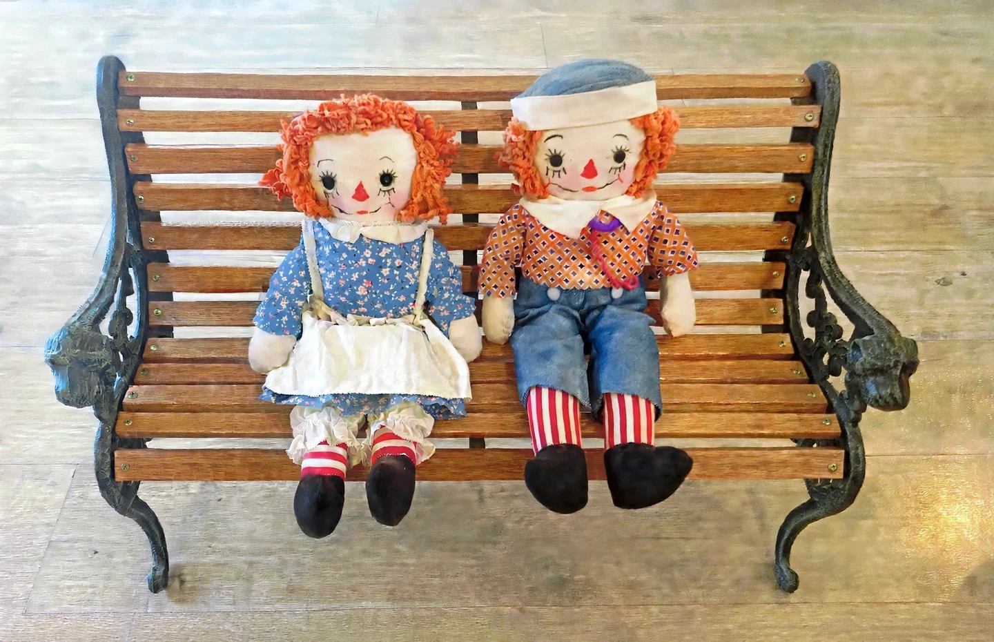 MINIATURE LIONS HEAD BENCH