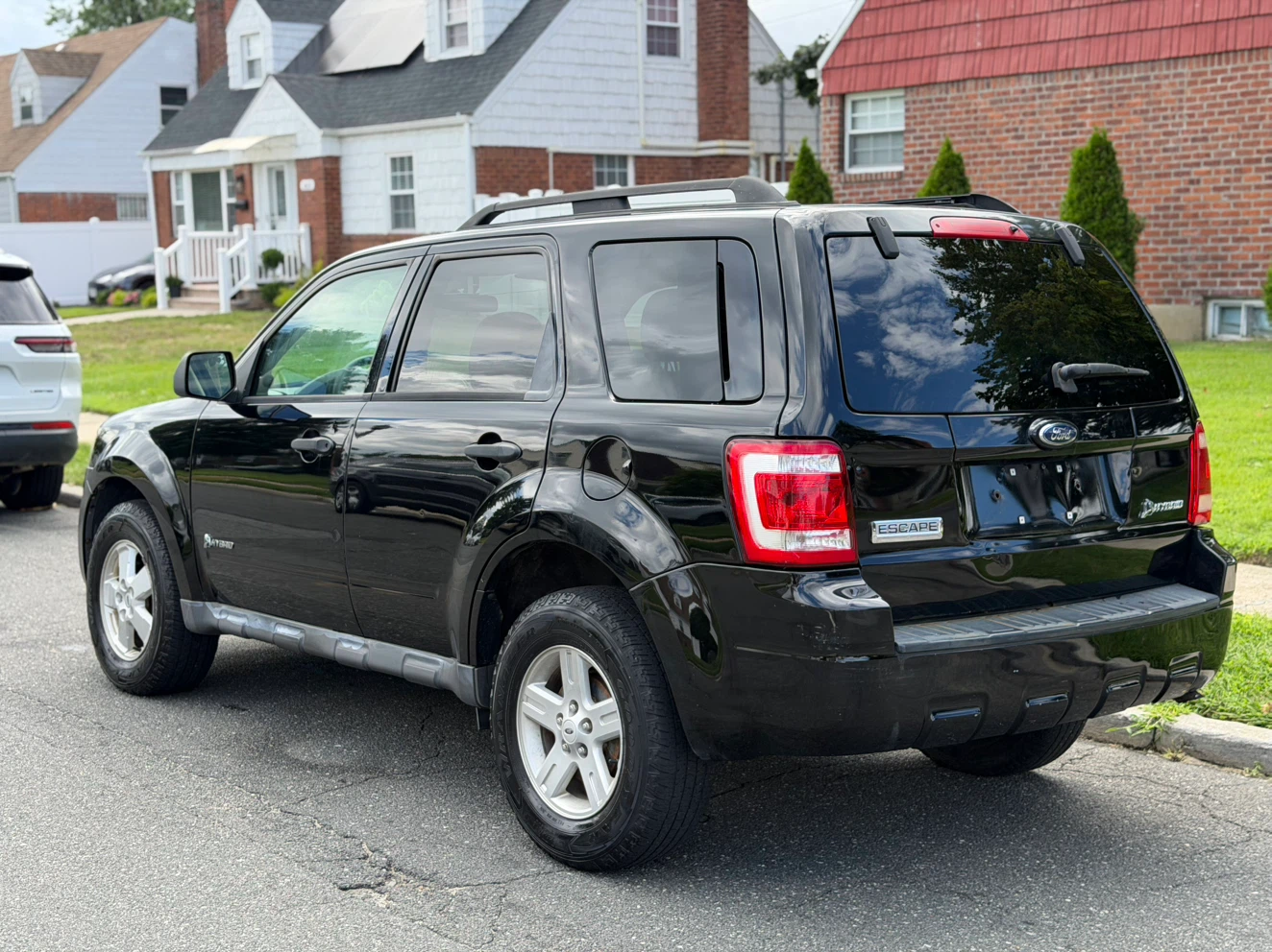 Ford Escape Hybrid SUV - photo 3