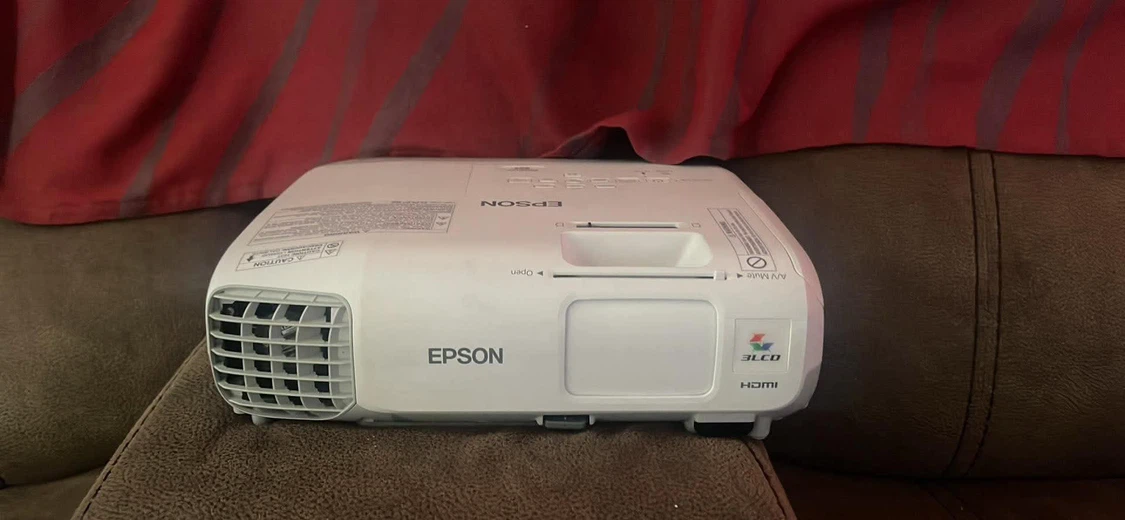 Epson ELPLP88 Projector with Remote and Cables - photo 2