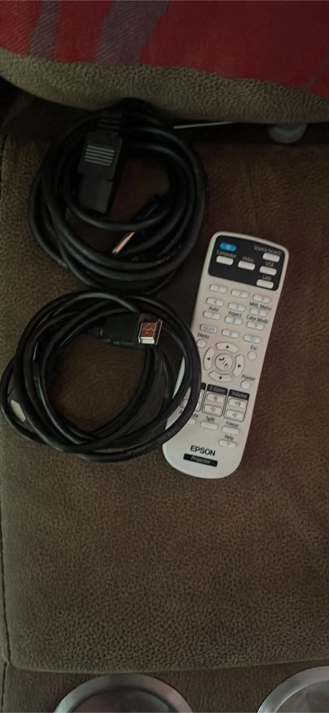 Epson ELPLP88 Projector with Remote and Cables - photo 4