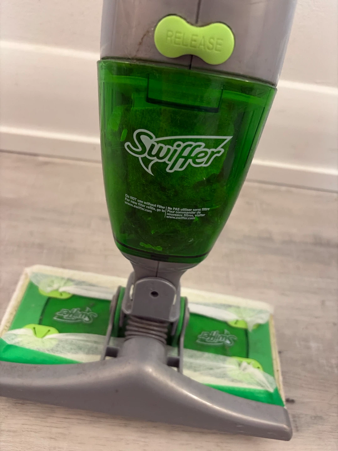 Moving Sale Swiffer Sweeper Vaccum Wet & Dry Mop - photo 3