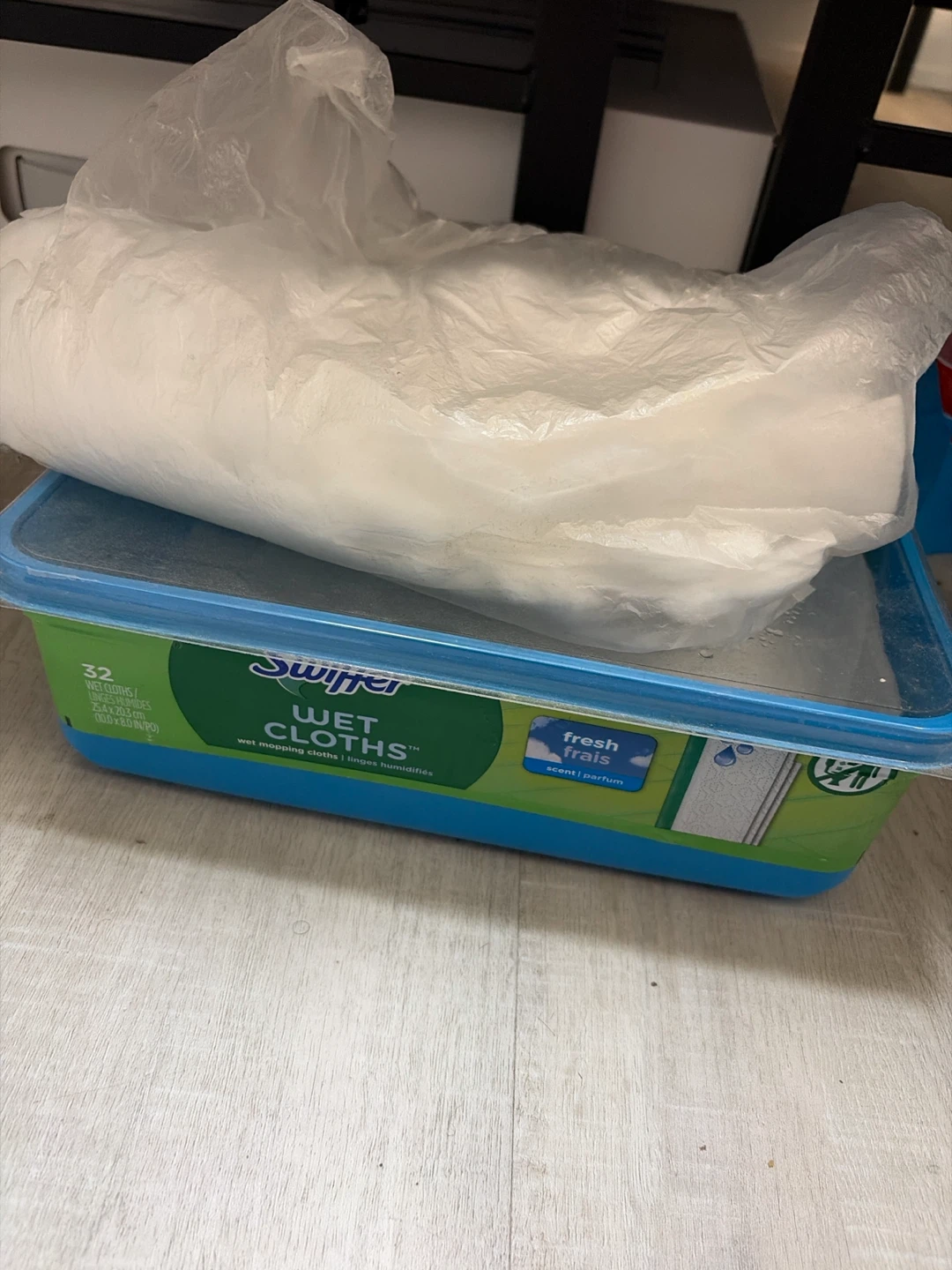 Moving Sale Swiffer Sweeper Vaccum Wet & Dry Mop - photo 5