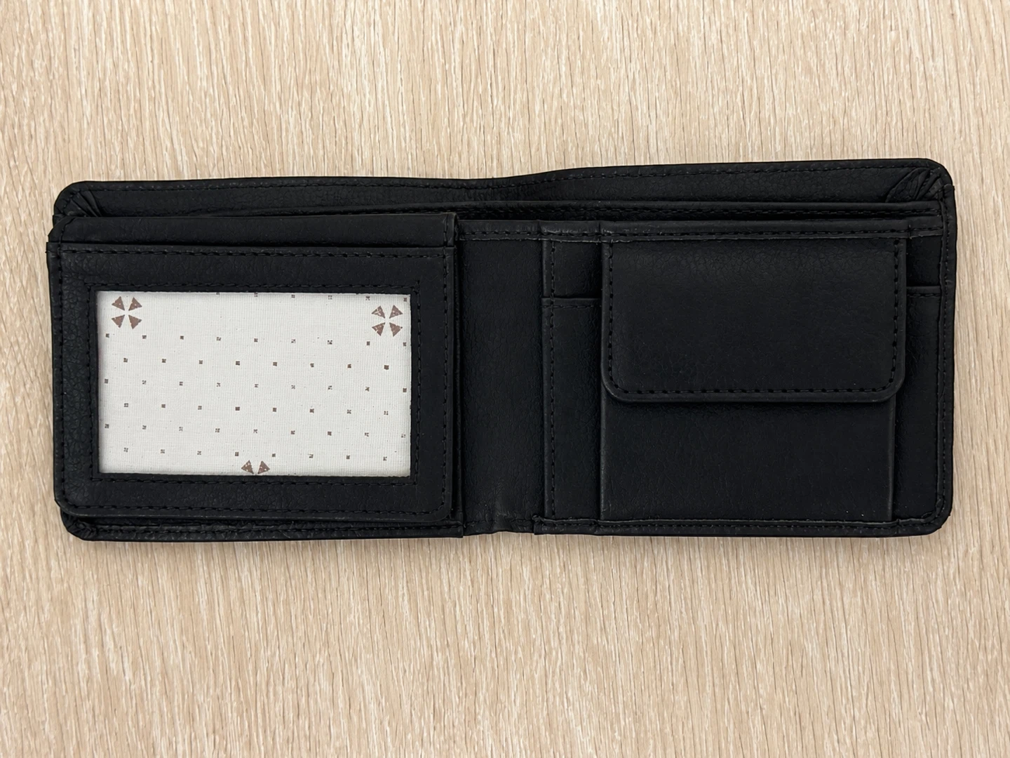 Calvin Klein black leather bifold wallet - photo 2