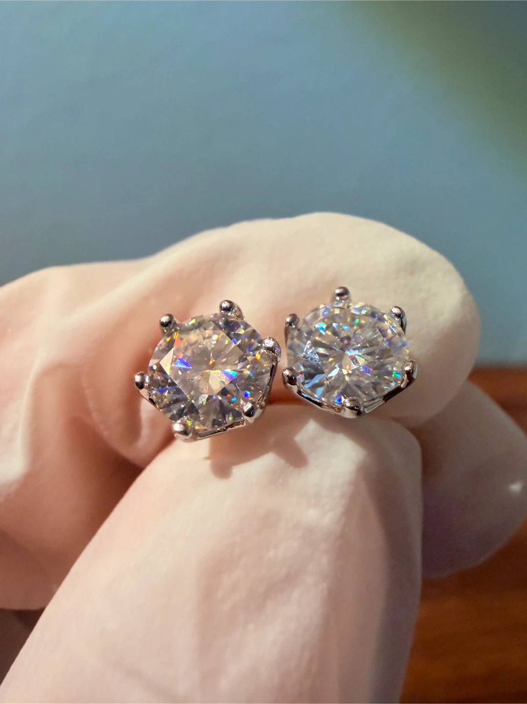 VVS1 1CT Moissanite Stud Earrings 💎