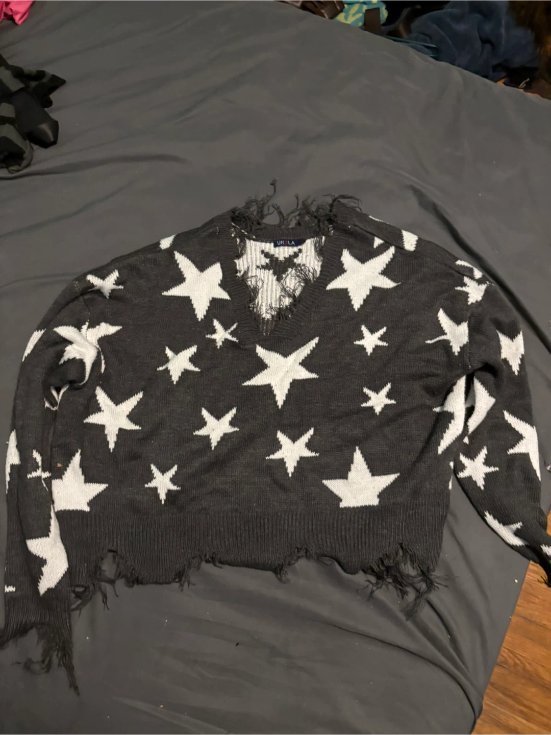 UK2LA Distressed Star Sweater