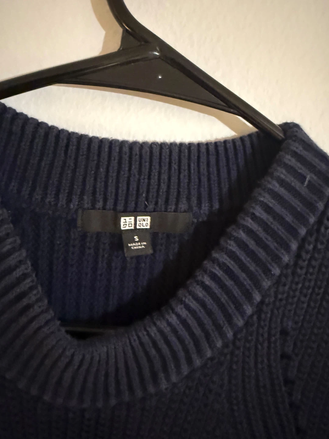 Uniqlo Navy Knit Vest Size Small - photo 3
