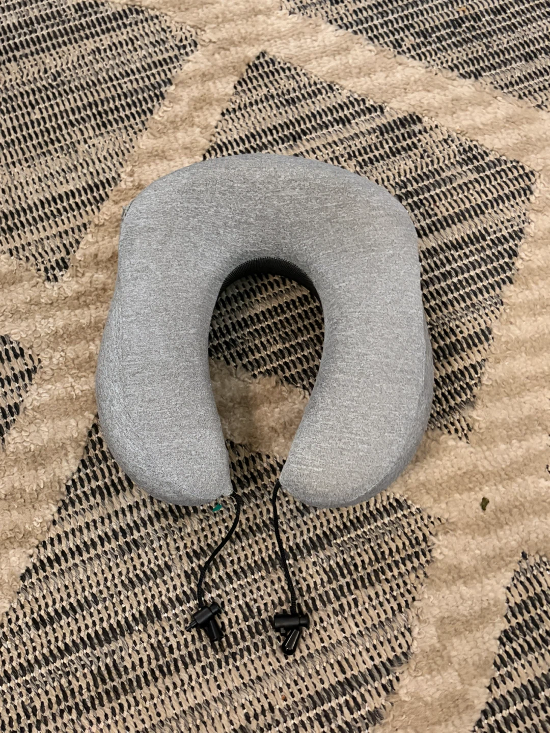 Gray and black travel neck pillow Very Comfortable - photo 4
