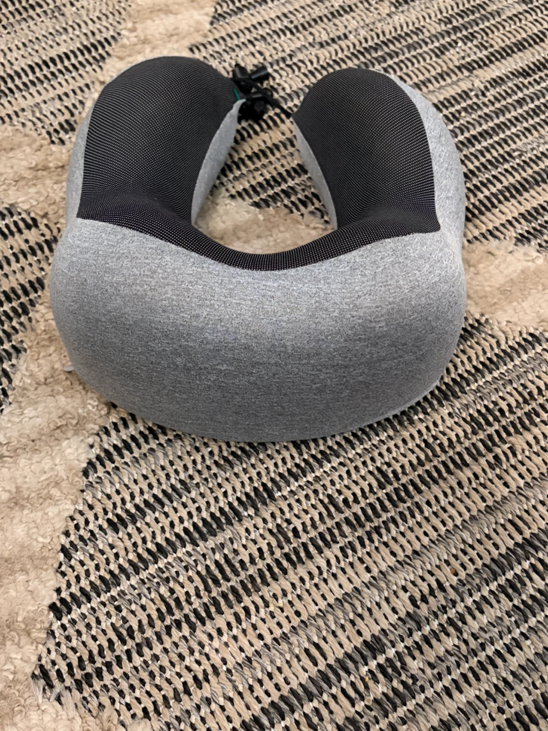 Gray and black travel neck pillow Very Comfortable - photo 5