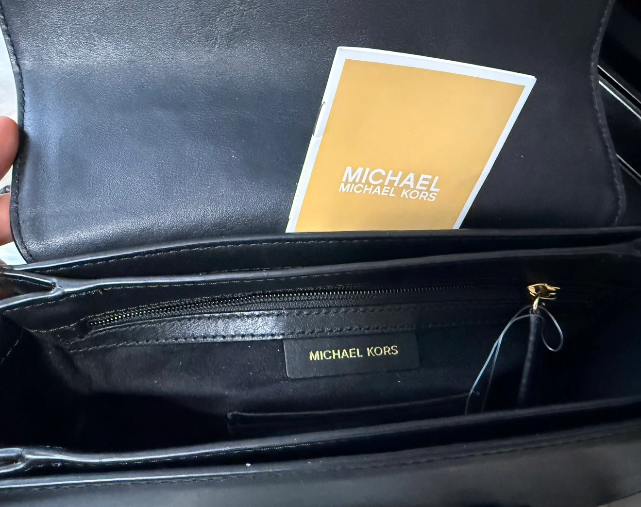 Michael Kors Cary Medium Leather Bag - photo 3