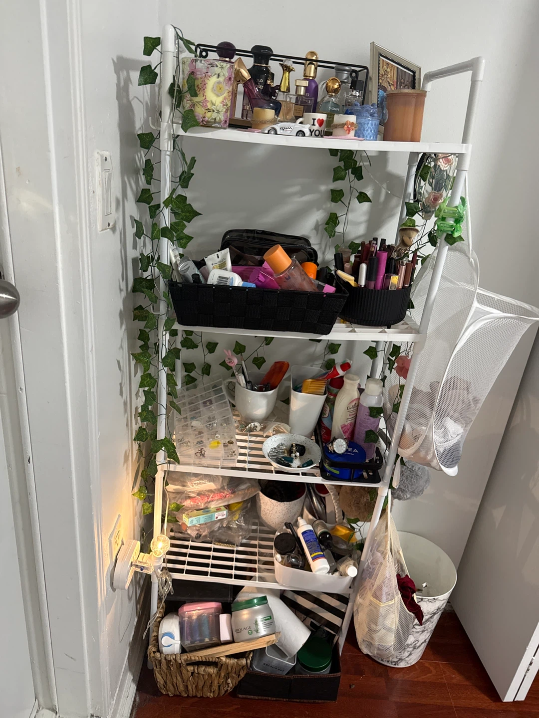 White plastic Storage Shelf
