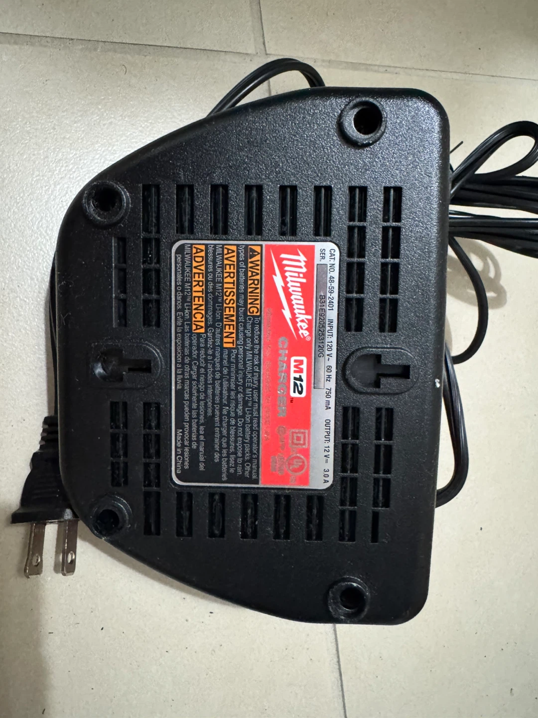Milwaukee M12 Battery Charger 48-59-2401 - photo 3