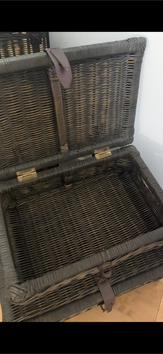 Wicker Baskets/Trunks with Leather Straps - Set of 2 - photo 3