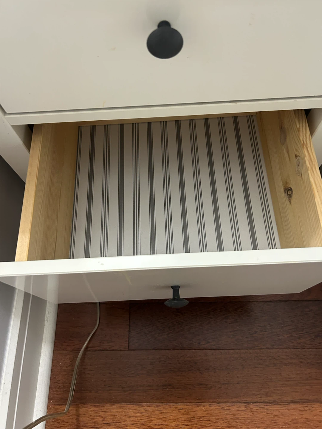 Set of 2 White Nightstands - photo 2